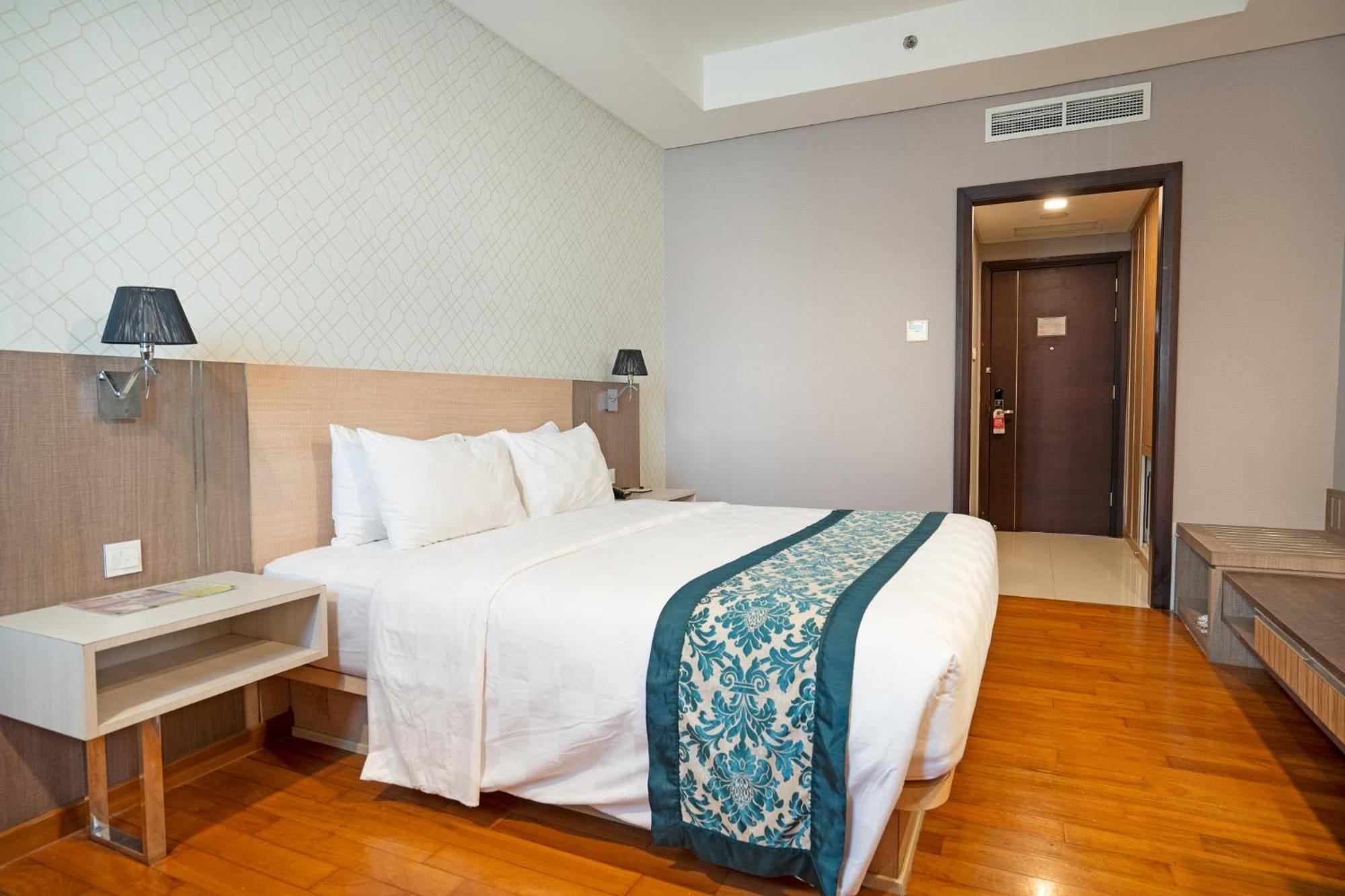 Nagoya Hill Hotel Batam Dış mekan fotoğraf
